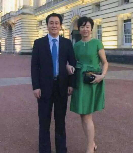 她们其实苦克洛伊久矣，大部分狱友都对克洛伊平日里肆意欺压他人的行为极为不满，而且大部分人也都受过她的骂、挨过她的打，现在眼看曾经的女魔头，陨落成了眼前这幅可怜模样，她们心中也终于体会到了一种大仇得报的快感。